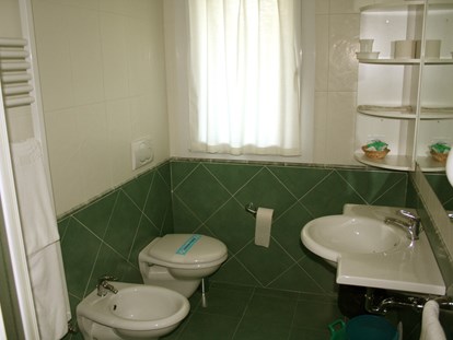 Luxuscamping - WC - Caorle - Centro Vacanze Pra`delle Torri Bungalow De Luxe B behindertengeeignet auf Centro Vacanze Pra`delle Torri